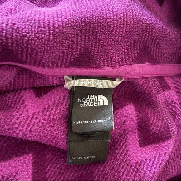 The North Face Crescent Magenta Fleece Sweater - Picture 7 of 10